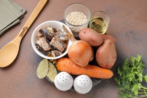 Суп из сайры с перловкой