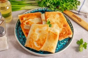 Хачапури из лаваша с творогом