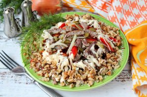 Салат с говядиной и грецкими орехами