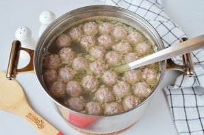 Суп с нутом и фрикадельками Суп с нутом и фрикадельками