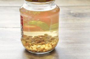 Самогон на кедровых орешках с медом
