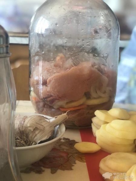 Рецепт: Запеченная курица с картошкой в трехлитровом балоне - В трёхлитровом баллоне.