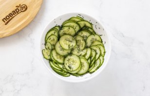 Салат из огурцов с укропом