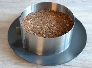 Торт "Сникерс" из печенья без выпечки