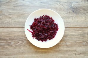 Свекла с грецким орехом и чесноком Свекла с грецким орехом и чесноком