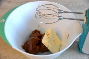 Торт "Сникерс" из печенья без выпечки