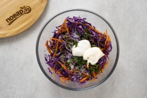 Салат "Коул слоу" с красной капустой