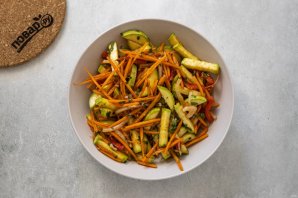 Кабачки по-корейски с соевым соусом