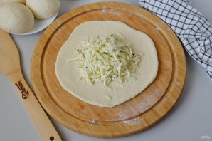 Лепешки с чесноком и сыром