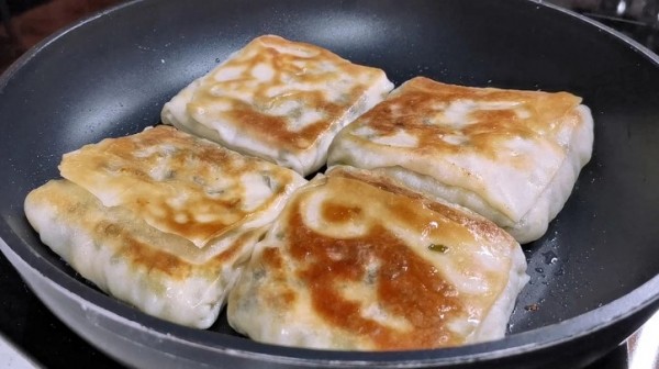 Ели на отдыхе в Турции лепешки с начинкой. Попробовали приготовить дома на сковороде: жарим теперь постоянно