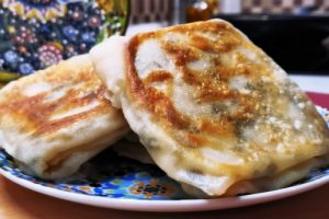 Ели на отдыхе в Турции лепешки с начинкой. Попробовали приготовить дома на сковороде: жарим теперь постоянно